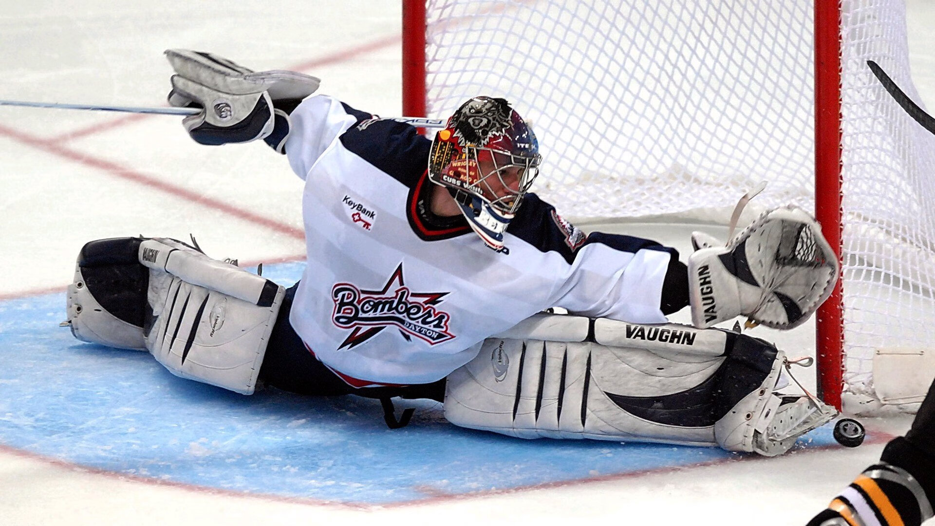 球场大事件：引发热议的重大裁判判罚，球场惨案